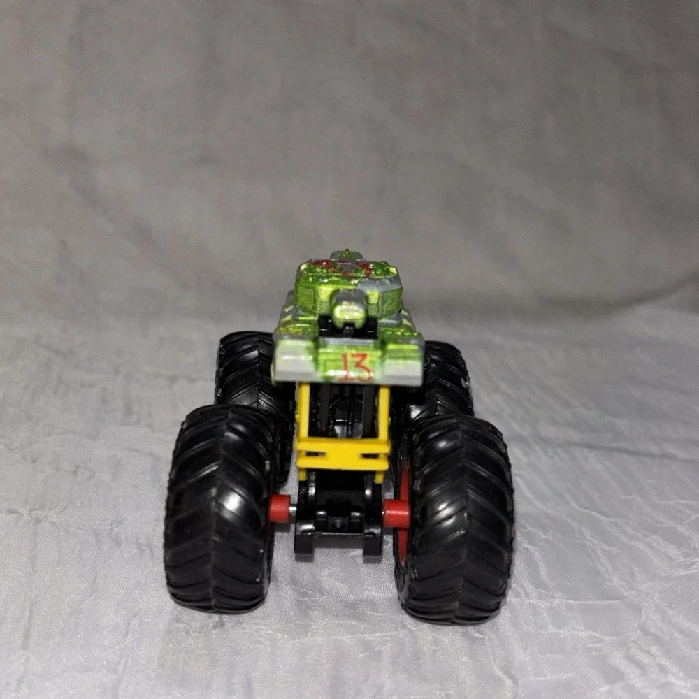 Hot Wheels Monster Truck  Invader Camo Tank 1:64 Diecast Monster Truck